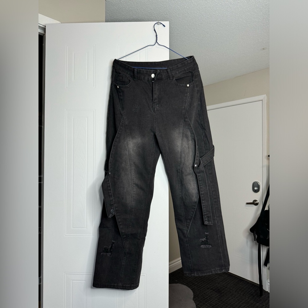 American High Street Industry pants. 
Color:Black
Size M // Waist 29/30